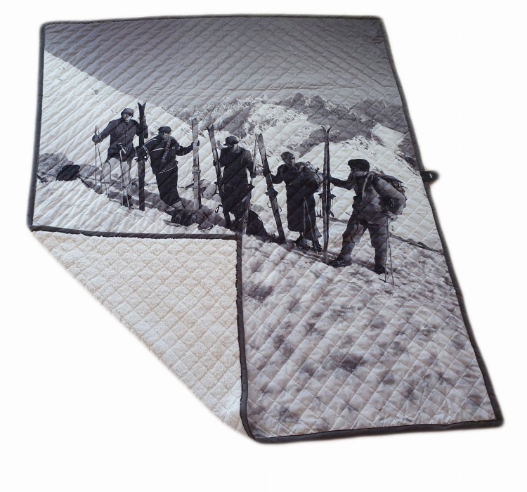 Narzuta regionalna narciarze na tle tatr 2.jpg