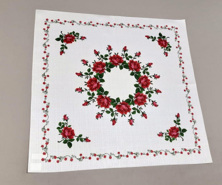 SERWETA BIAŁA Z RÓŻAMI.jpg