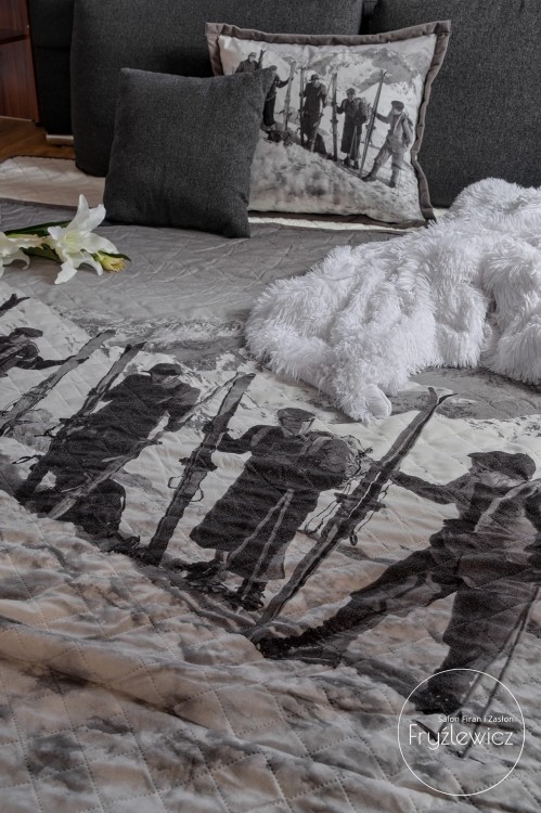 NARZUTA PIKOWANA NARCIARZE NA TLE TATR FIRANY FRYŹLEWICZ (1).jpg