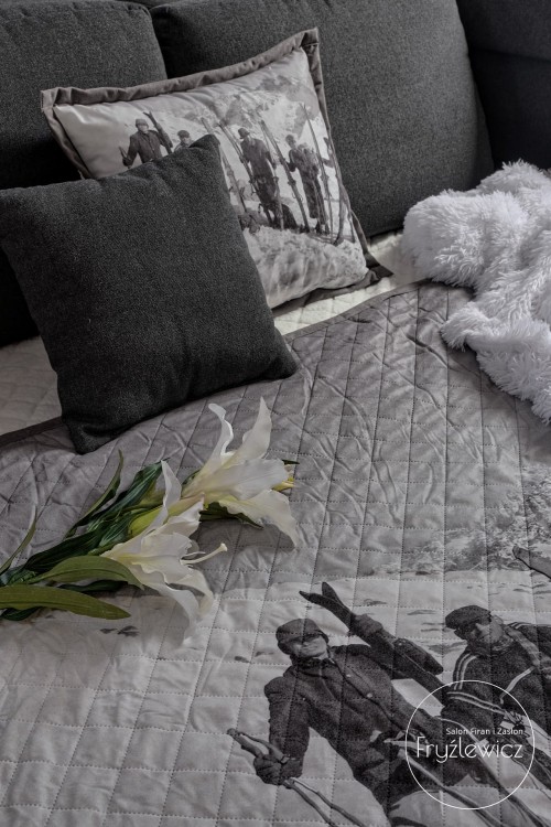 NARZUTA PIKOWANA NARCIARZE NA TLE TATR FIRANY FRYŹLEWICZ (4).jpg