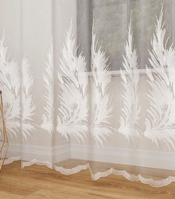 firana haftowana z piórkami 1 firanyfryzlewicz.pl.jpg