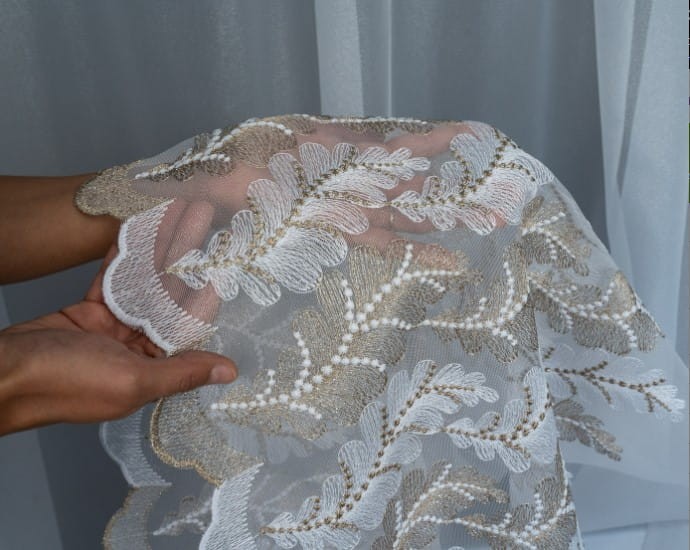 Firana haftowana mgiełka w złoto kremowe liście firanyfryzlewicz.pl 9.jpg