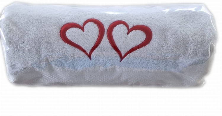 RĘCZNIK HAFTOWANY SERCA  1 firanyfryzlewicz.jpg